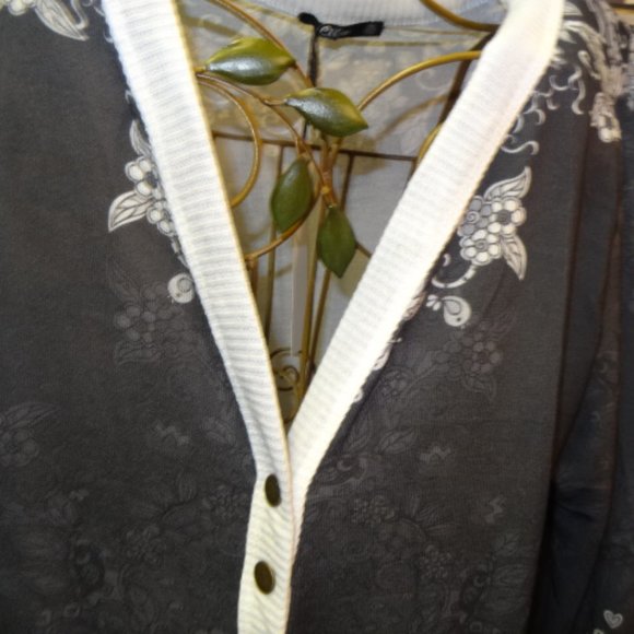 Lily Black/White Floral Print Lightweight Cardigan, NWT - Picture 5 of 6